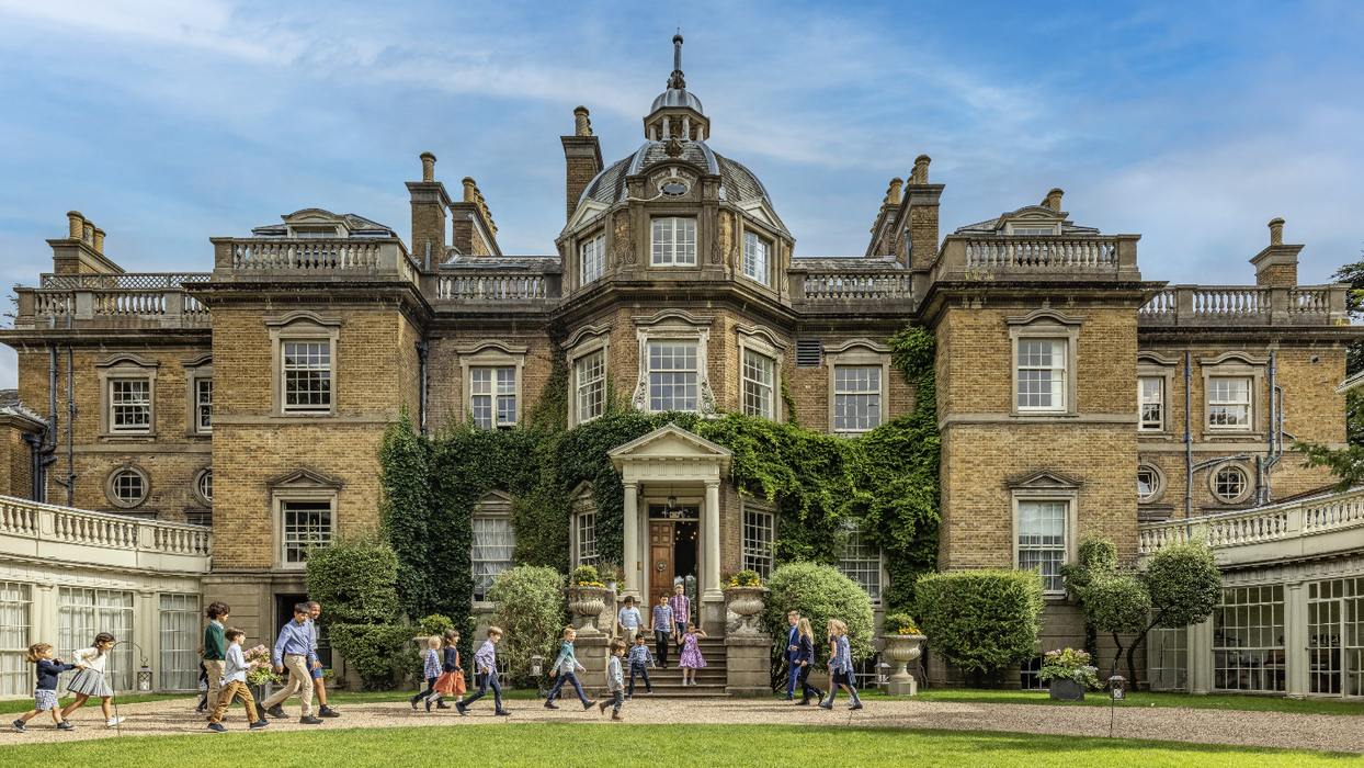 Hampton Court House